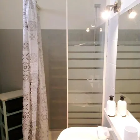Apartment T2 Rez-de-jardin Avec Piscine Et Parking Gratuit