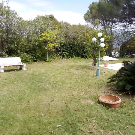 Appartamento T2 Rez-de-jardin Avec Piscine Et Parking Gratuit *